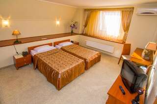 Отель Одесский Дворик Одесса Двухместный номер с 1 кроватью или 2 отдельными кроватями - Мансарда-1